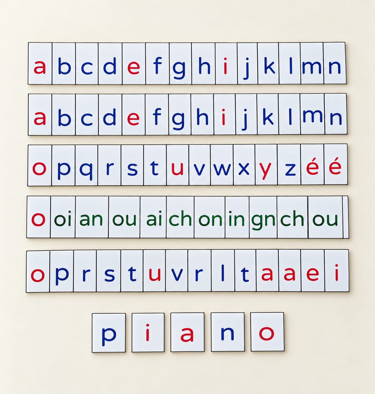 Lettres mobiles script pour écrire ses premiers mots